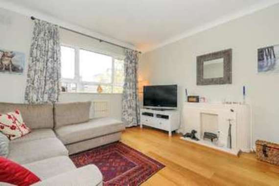 2 bedroom Flat for s...
